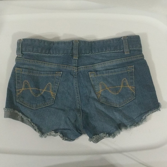 Mossimo Raw Hem Cuffed Denim Shorts - size 5 Fit 6 - Picture 4 of 4